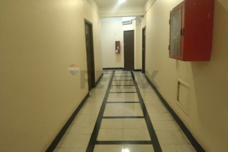 Impecable oficina a pasos de metro moneda