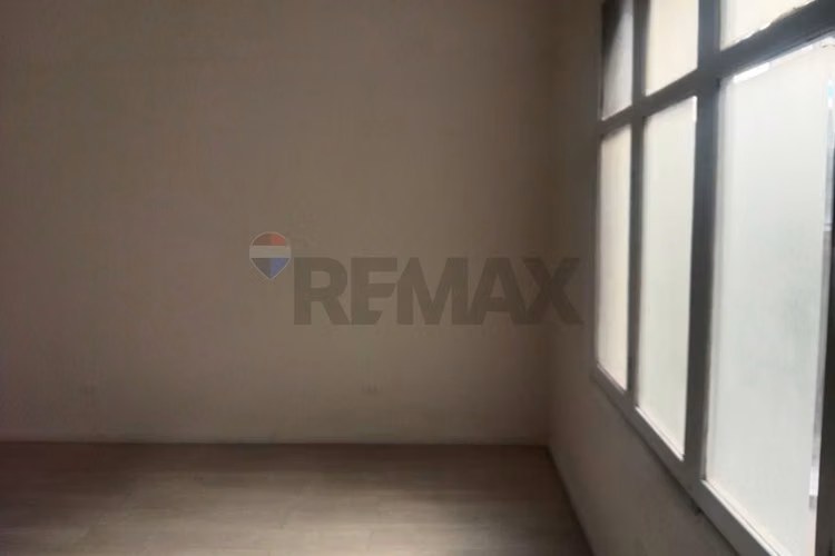 Oficina rentando al 7% en pleno centro cívico