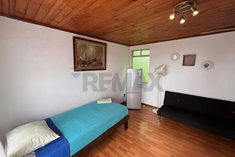 Se venden 2 terrenos con cabañas y casa principal