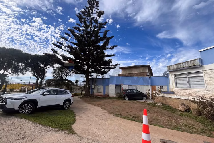 Se venden 2 terrenos con cabañas y casa principal