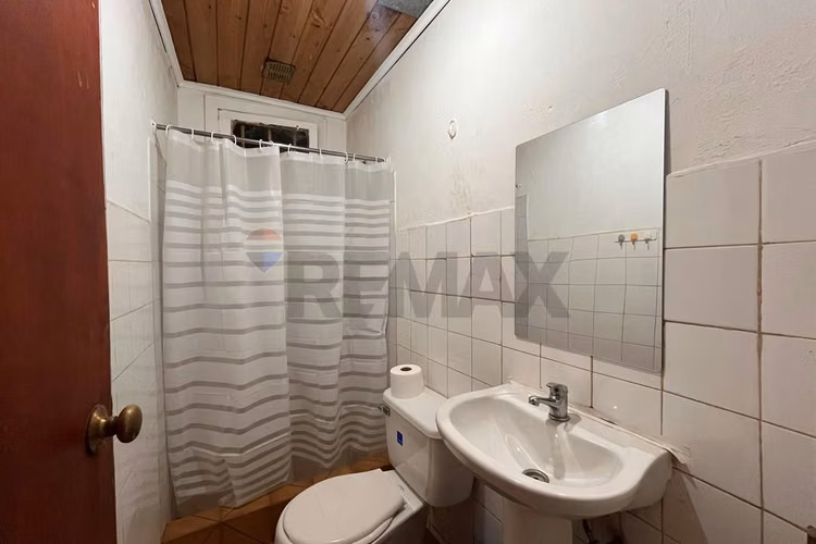 Se venden 2 terrenos con cabañas y casa principal