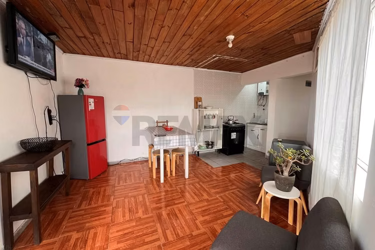 Se venden 2 terrenos con cabañas y casa principal