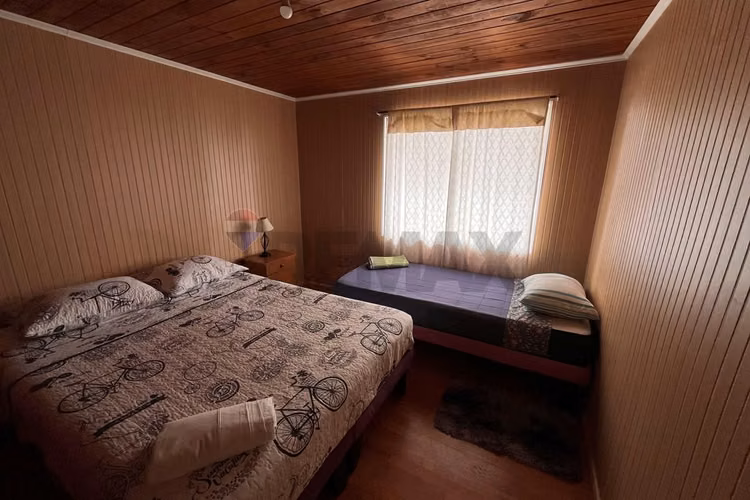 Se venden 2 terrenos con cabañas y casa principal