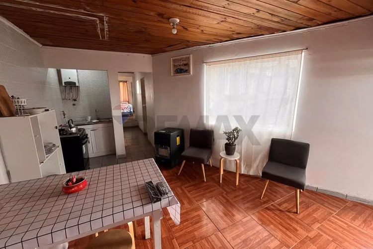 Se venden 2 terrenos con cabañas y casa principal