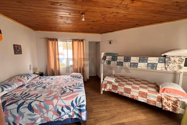 Se venden 2 terrenos con cabañas y casa principal