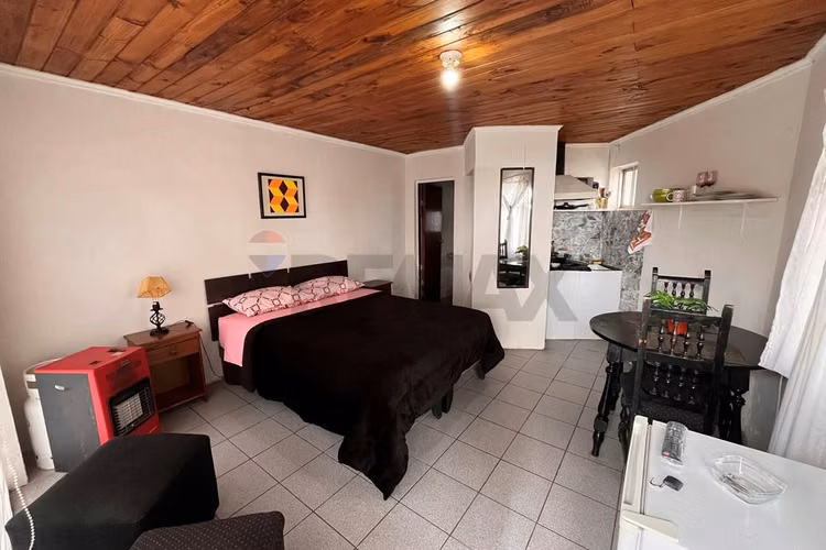 Se venden 2 terrenos con cabañas y casa principal