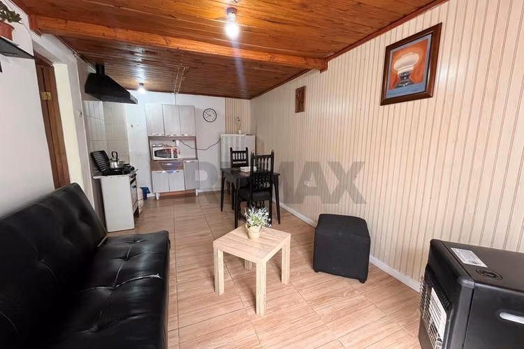 Se venden 2 terrenos con cabañas y casa principal