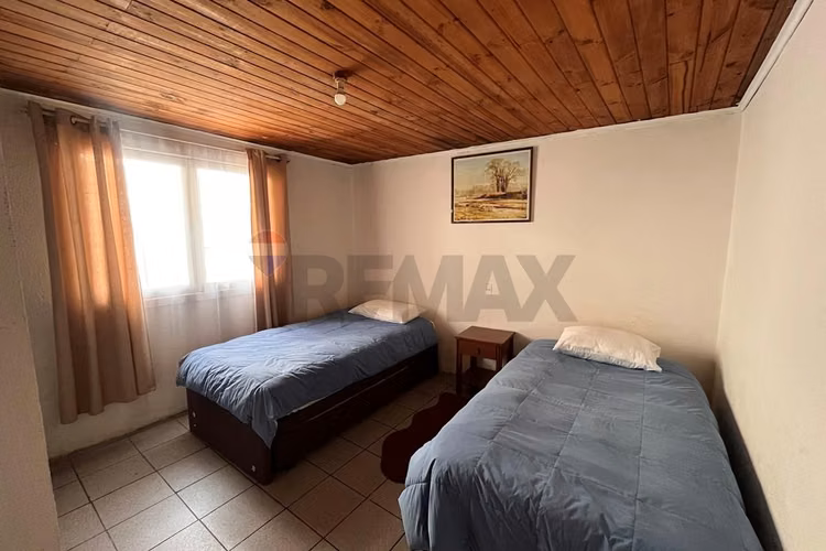 Se venden 2 terrenos con cabañas y casa principal
