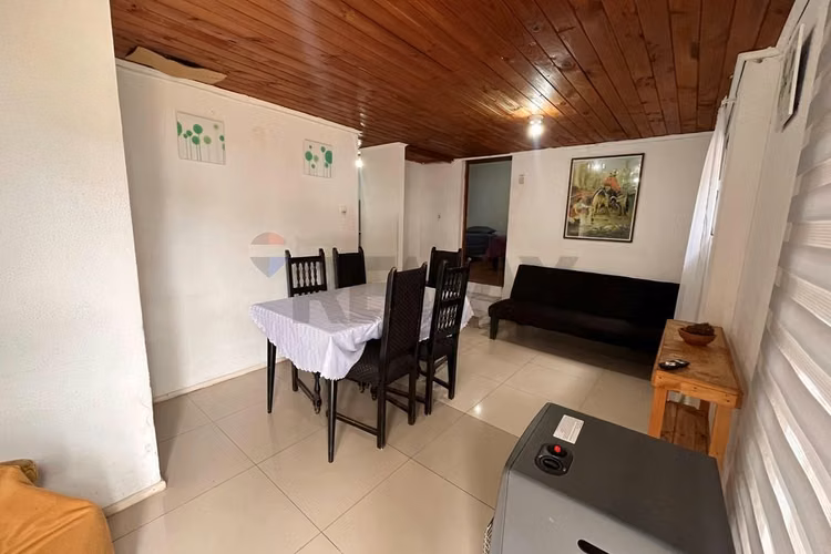 Se venden 2 terrenos con cabañas y casa principal