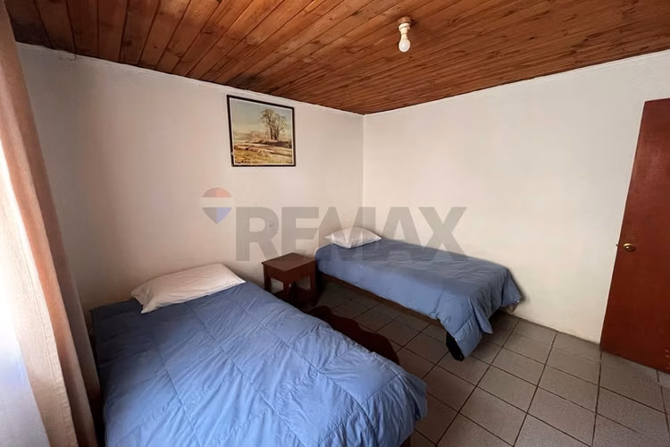 Se venden 2 terrenos con cabañas y casa principal