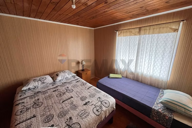 Se venden 2 terrenos con cabañas y casa principal