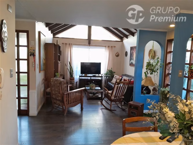 Casa en venta de 4 dorm. 2 baños, en Limonares Viña del Mar