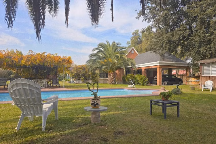 Venta casa inglesa, 2 quinchos, piscina, sauna