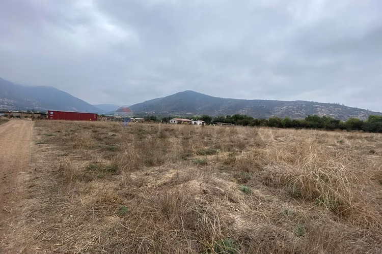 Parcela a los pies del embalse