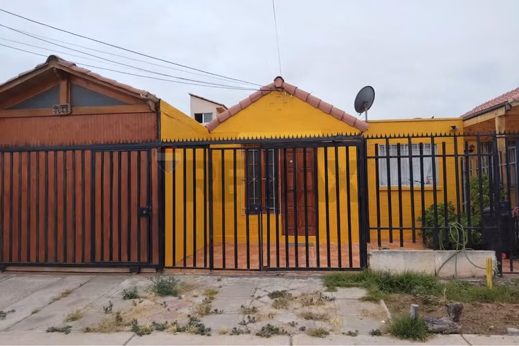 Amplia casa en coquimbo 5d