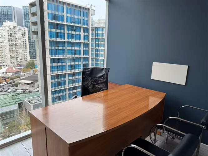 Oficina amoblada en mejor sector de negocios en Las Condes