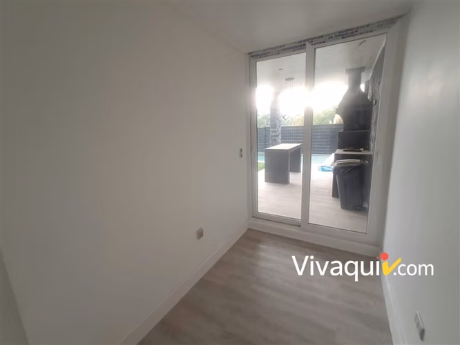 Casa en arriendo de 4 dorm. en Colina