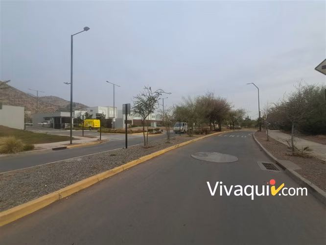 Casa en arriendo de 4 dorm. en Colina