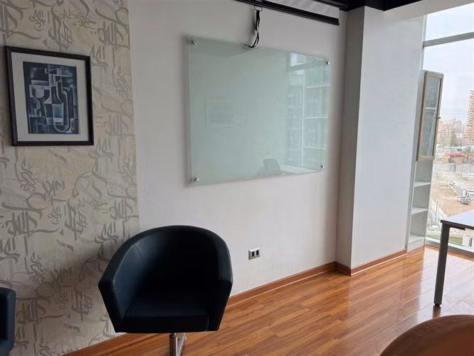 Oficina amoblada en mejor sector de negocios Las Condes - Imagen 10