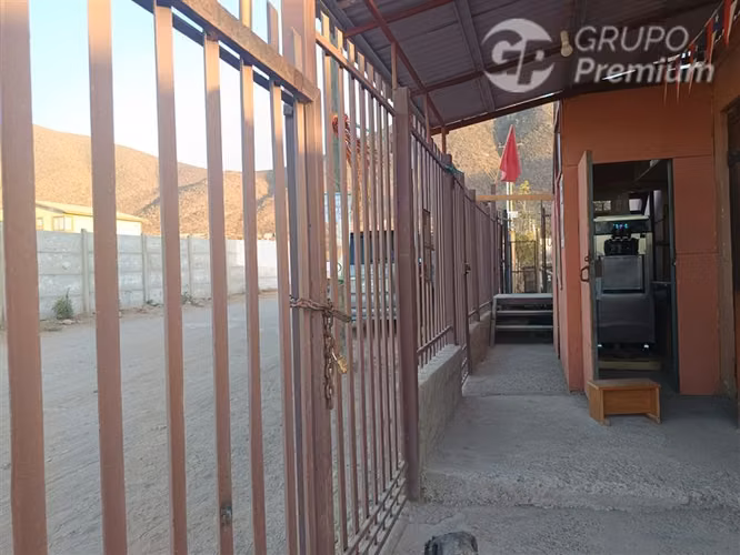 Inversión con Dos Casas y Local en Rinconada