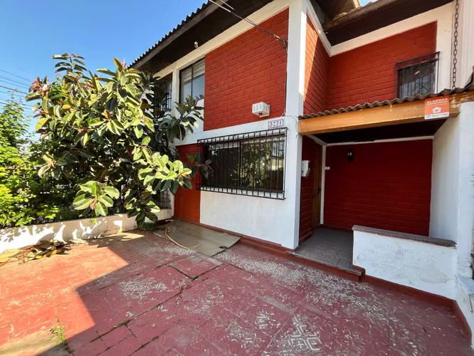 Amplia casa sector residencial 6D+2B (87992)