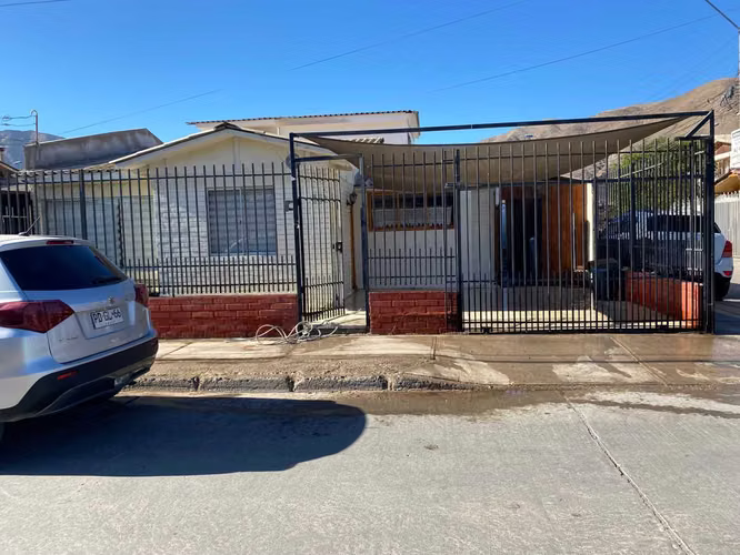 Amplia Casa con Diseño Moderno (169168)