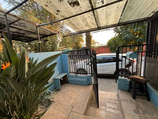 Venta Casa con Local Comercial 2D2B (Las Condes)
