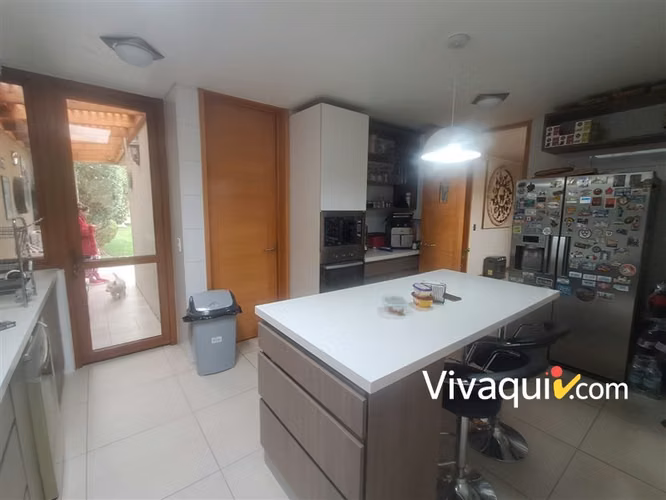 Casa en arriendo de 4 dorm. en Colina