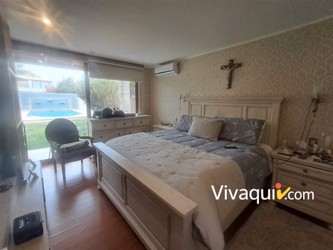 Casa en arriendo de 4 dorm. en Colina