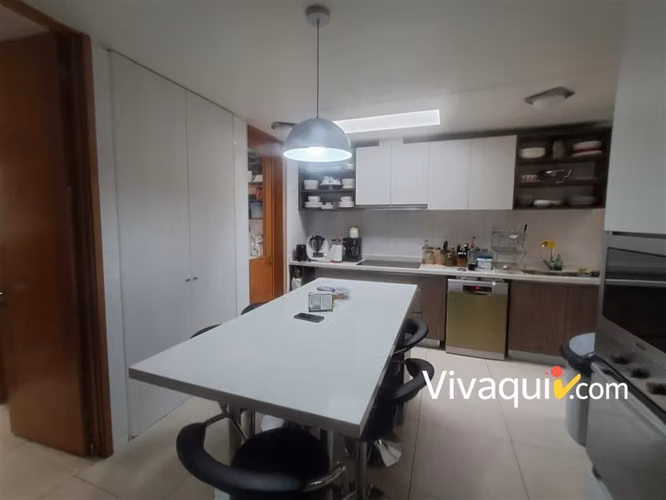 Casa en arriendo de 4 dorm. en Colina