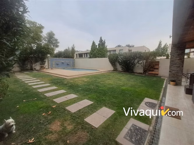 Casa en arriendo de 4 dorm. en Colina