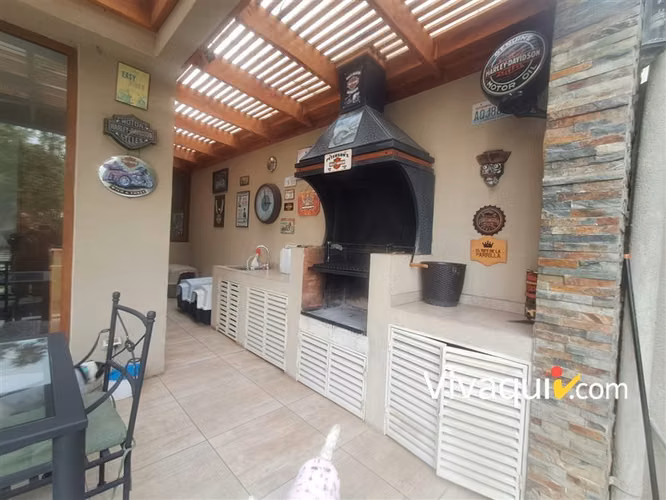 Casa en arriendo de 4 dorm. en Colina