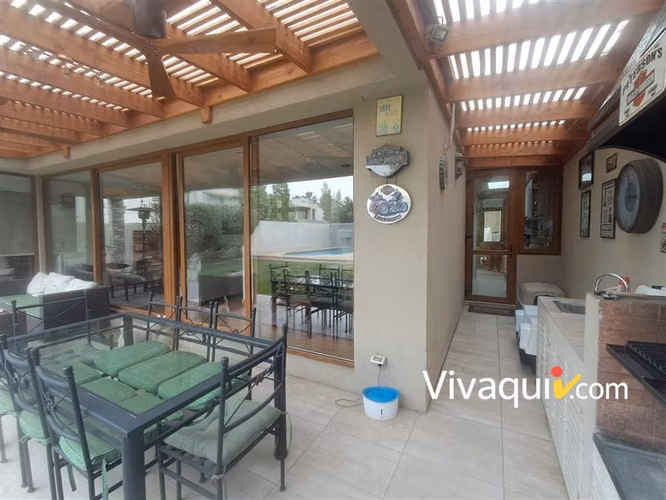 Casa en arriendo de 4 dorm. en Colina