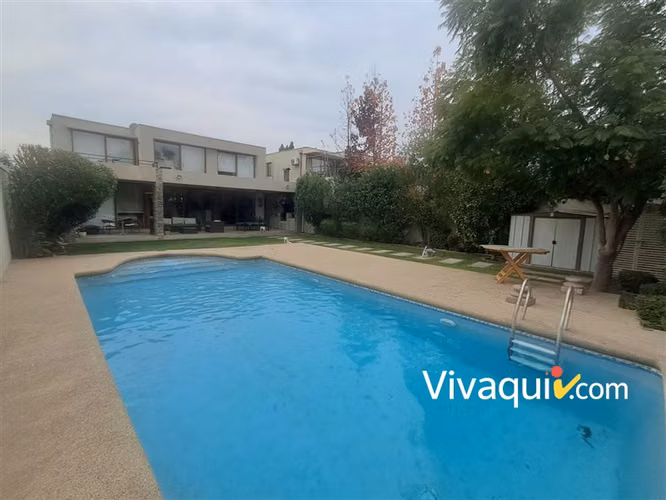 Casa en arriendo de 4 dorm. en Colina