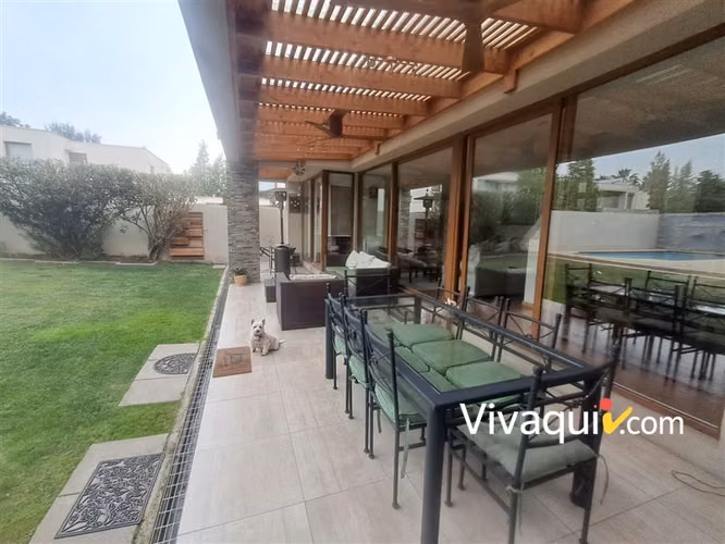 Casa en arriendo de 4 dorm. en Colina