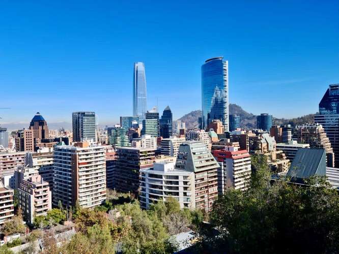 Gran casa de 280m2 con excelente vista Cerro San Luis, Las Condes