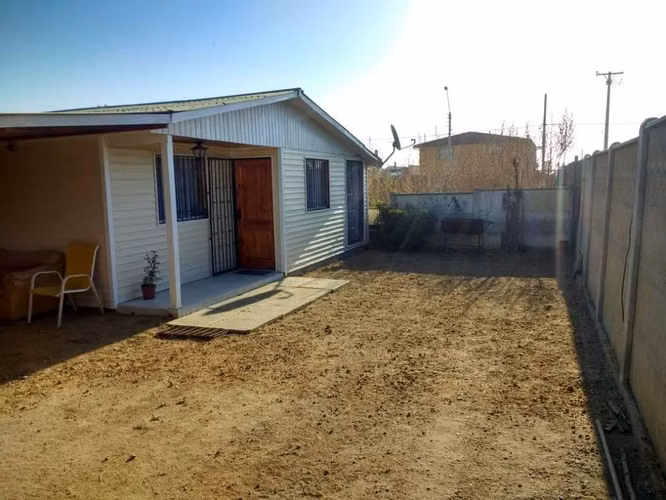 Venta de Propiedad con Casa Principal y 2 Cabañas en Balneario San Carlos, El Tabo - Imagen 3