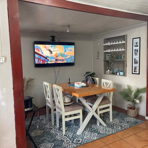EL PRECIO ES CONVERSABLE Y LA CASA TIENE VENTANAS CON TERMOPANEL Y AISLACION TERMICA