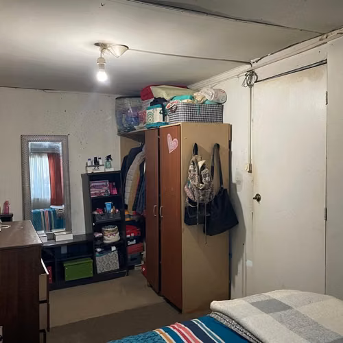 EL PRECIO ES CONVERSABLE Y LA CASA TIENE VENTANAS CON TERMOPANEL Y AISLACION TERMICA