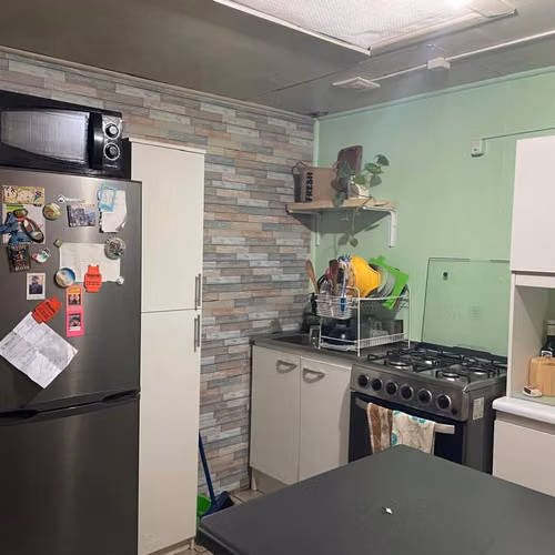 EL PRECIO ES CONVERSABLE Y LA CASA TIENE VENTANAS CON TERMOPANEL Y AISLACION TERMICA
