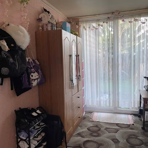 EL PRECIO ES CONVERSABLE Y LA CASA TIENE VENTANAS CON TERMOPANEL Y AISLACION TERMICA