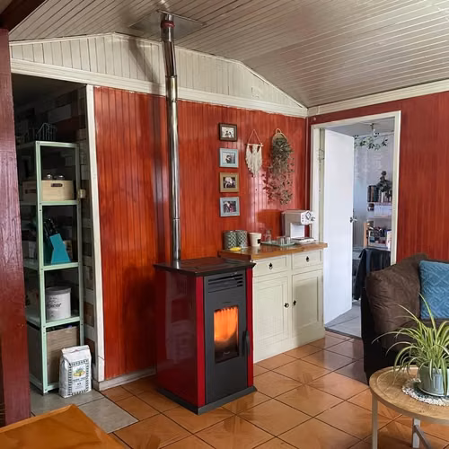 EL PRECIO ES CONVERSABLE Y LA CASA TIENE VENTANAS CON TERMOPANEL Y AISLACION TERMICA