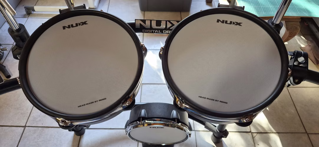 Kit De Bateria Electrónica 9 Piezas Nux Dm-8 Color Negro