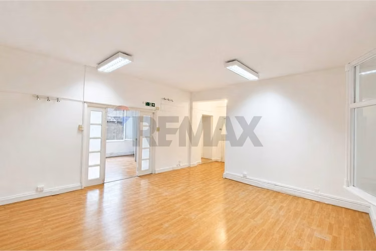 Arriendo oficina ,metro moneda