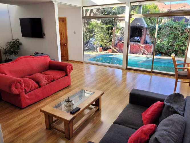 Casa Amplia con Patio en Chorrillos.  (169310)