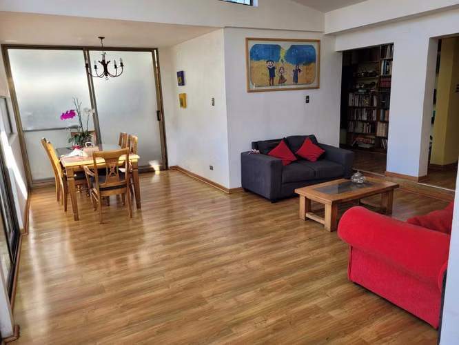 Casa Amplia con Patio en Chorrillos.  (169310)