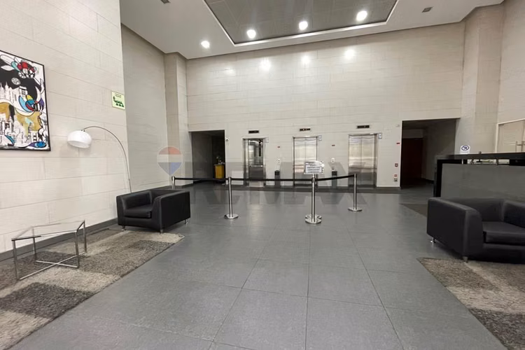 A pasos de clínica las condes y redsalud vitacura