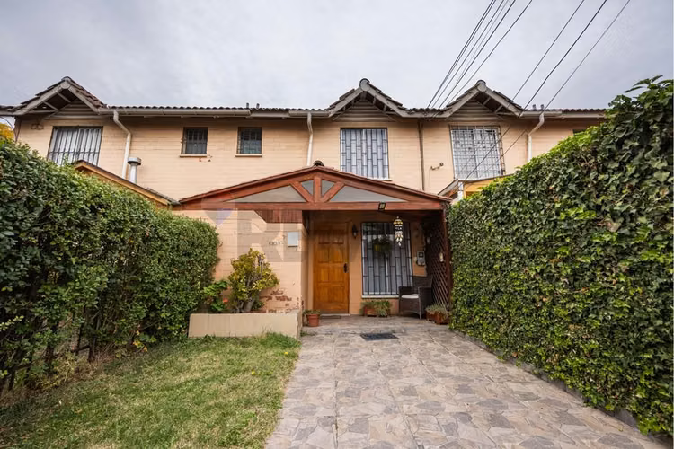 Casa en venta cond. lomas de eyzaguirre (pte alto)