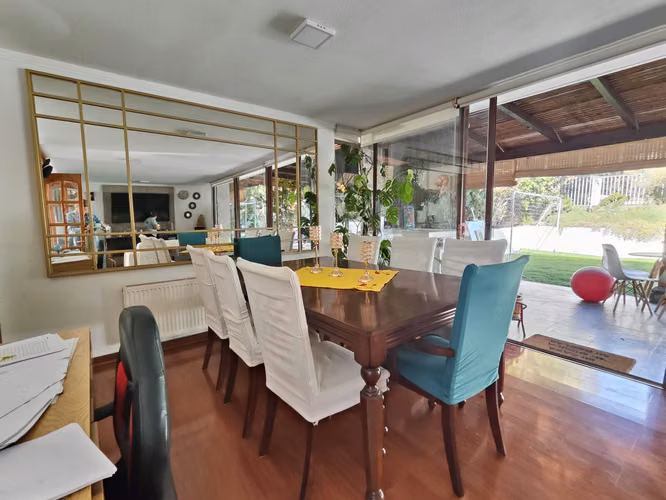 CASA CON GRAN TERRENO!!