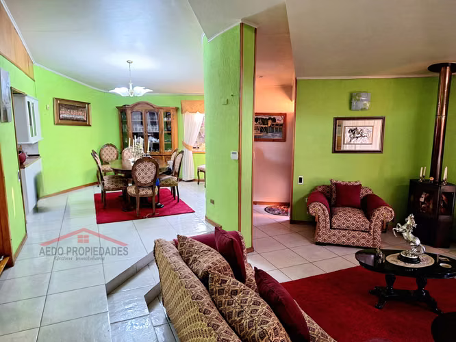 Se Vende Hermosa y Amplia Casa Aislada de Dos Pisos en Villa Jamaica, comuna de La Cruz